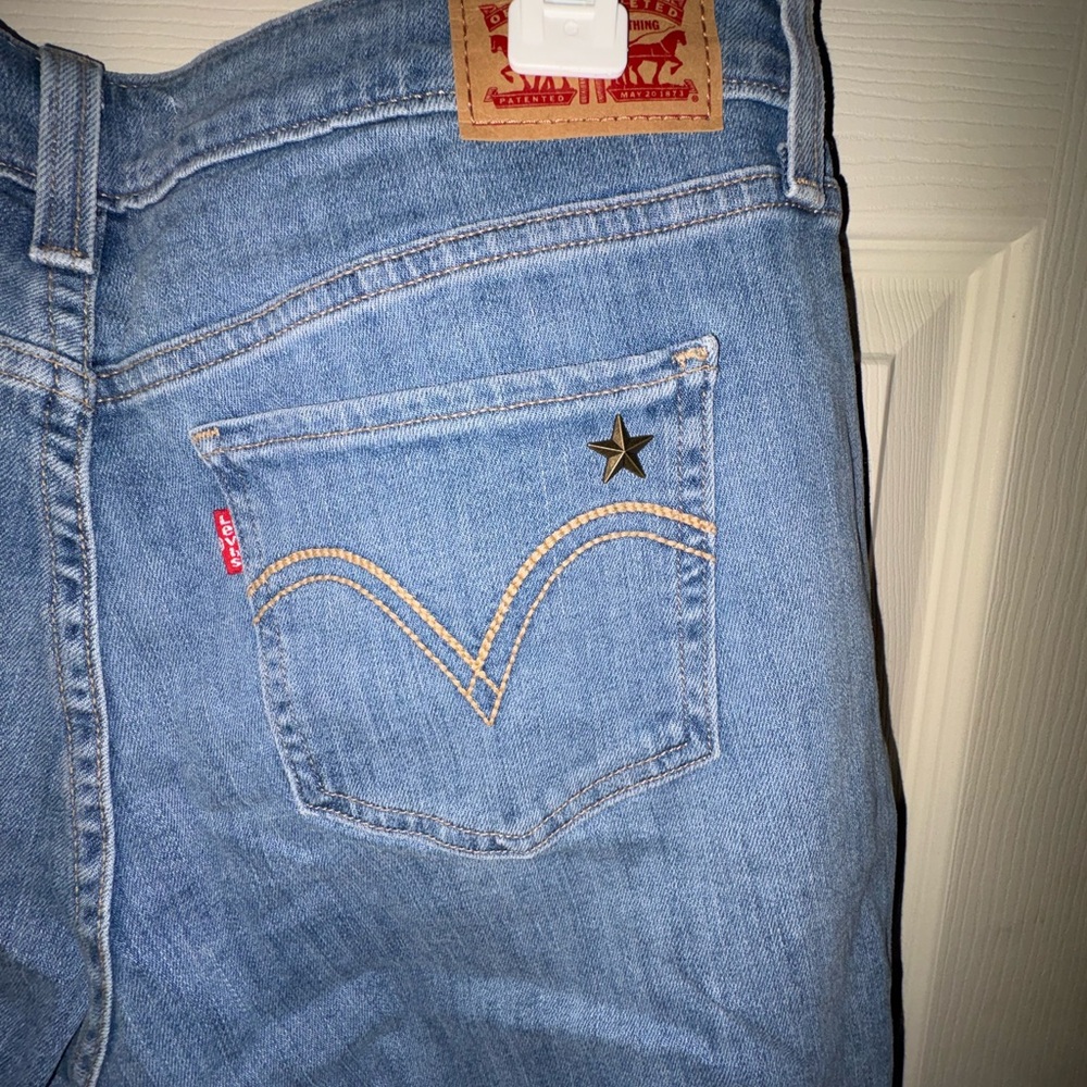 Levi's Light Blue Skinny Jeans with Star and Heart Details - Picture 3 of 5